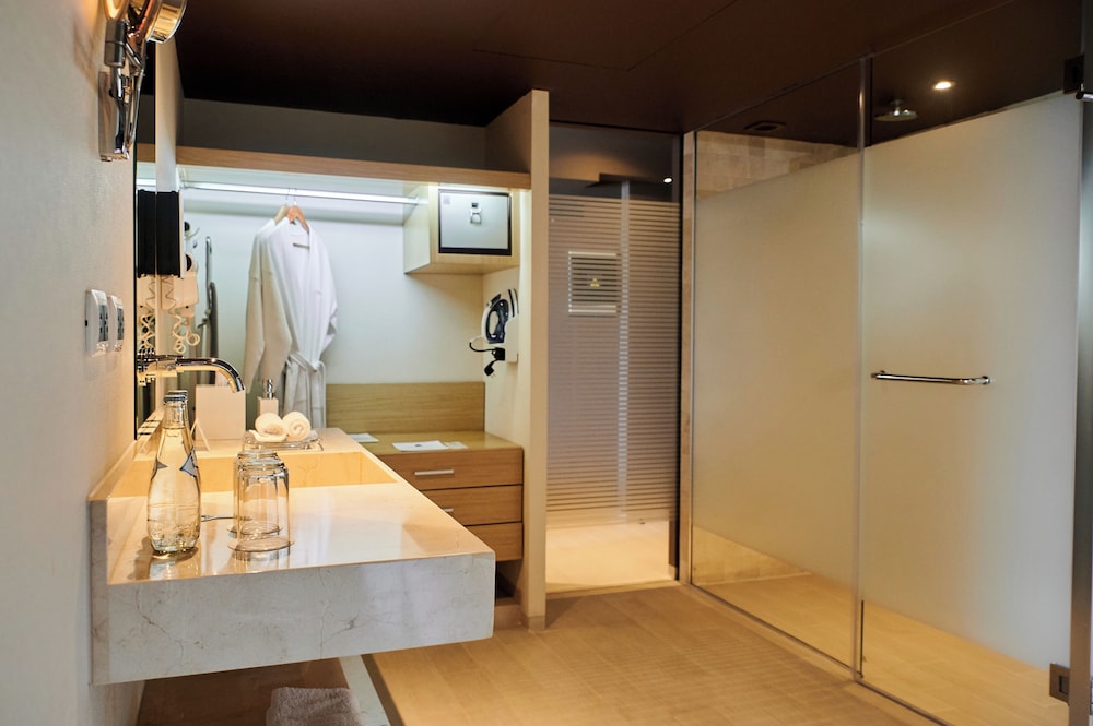 Junior Suite, 1 King Bed (Superior) - Photo 3