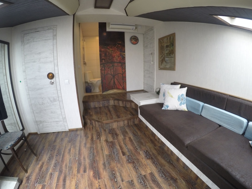 Exclusive Triple Room, 1 Bedroom photo 3