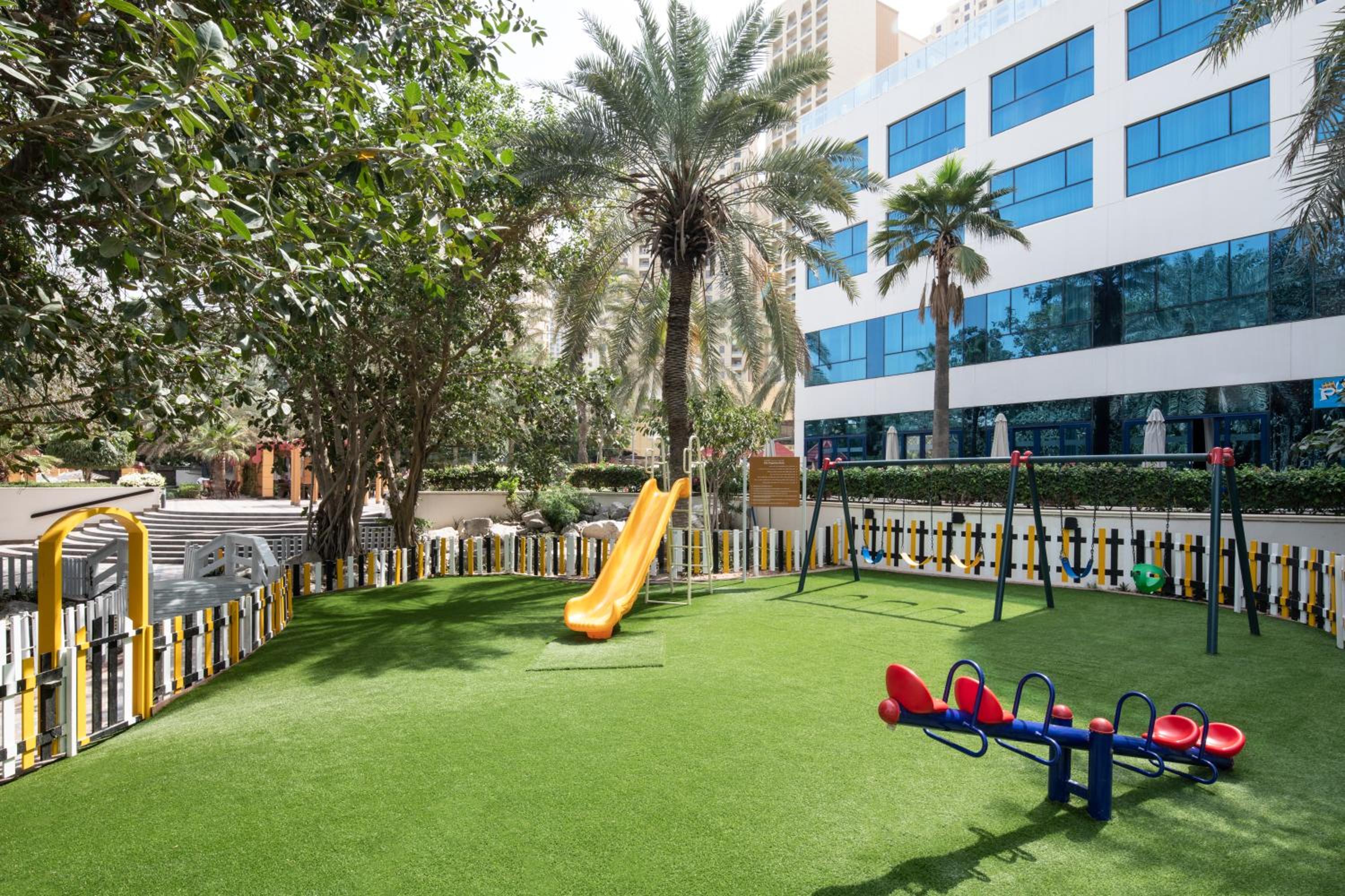 2 Bedroom Family Room - JBR View, Private beach Access