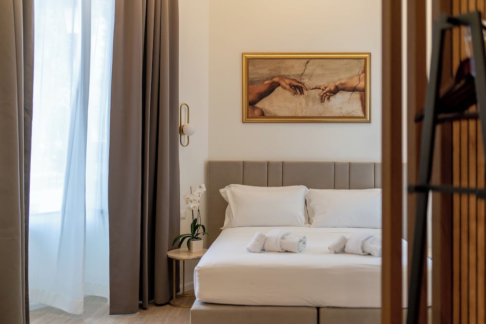 Deluxe Triple Room, Private Bathroom, City View