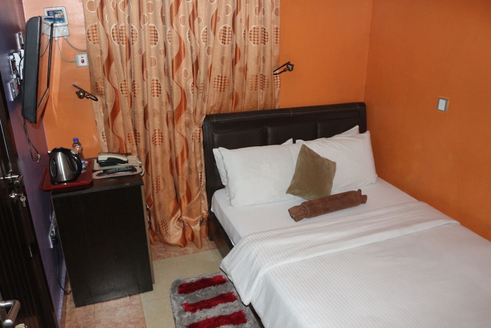 Basic Room, 1 Double Bed, Non Smoking photo 1