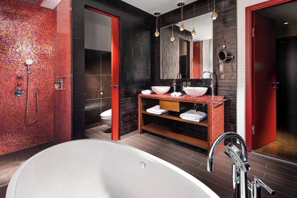 Available room thumbnail 5