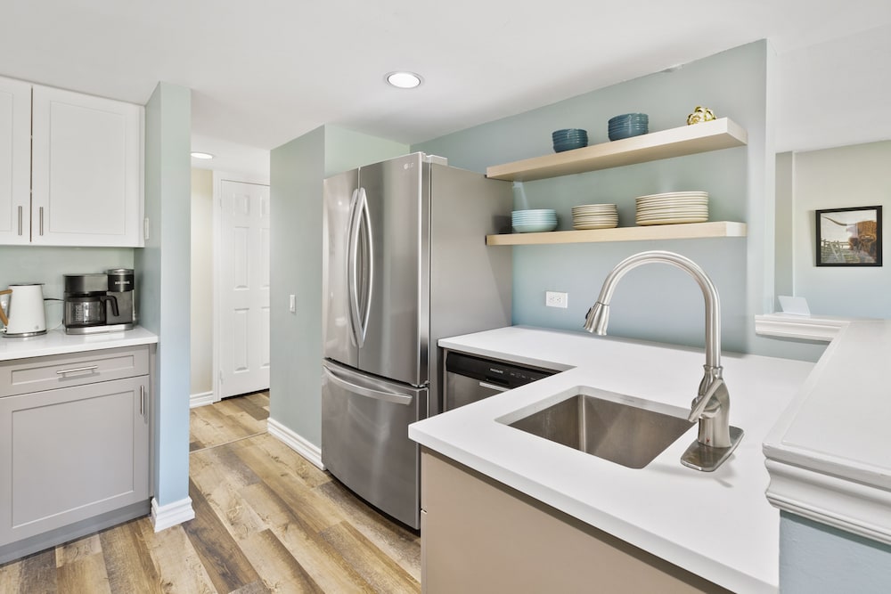 Grand Condo, 3 Bedrooms (119 Sierra Lane - No Pets Allowed) photo 3