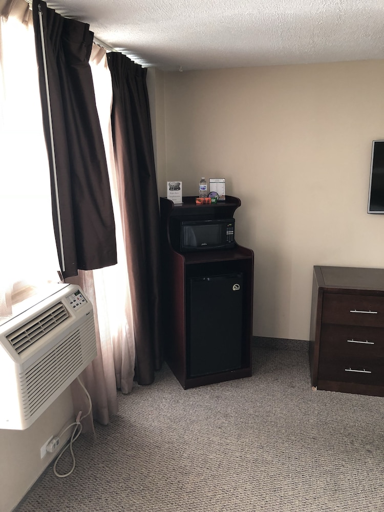Deluxe Room, 1 King Bed, Accessible