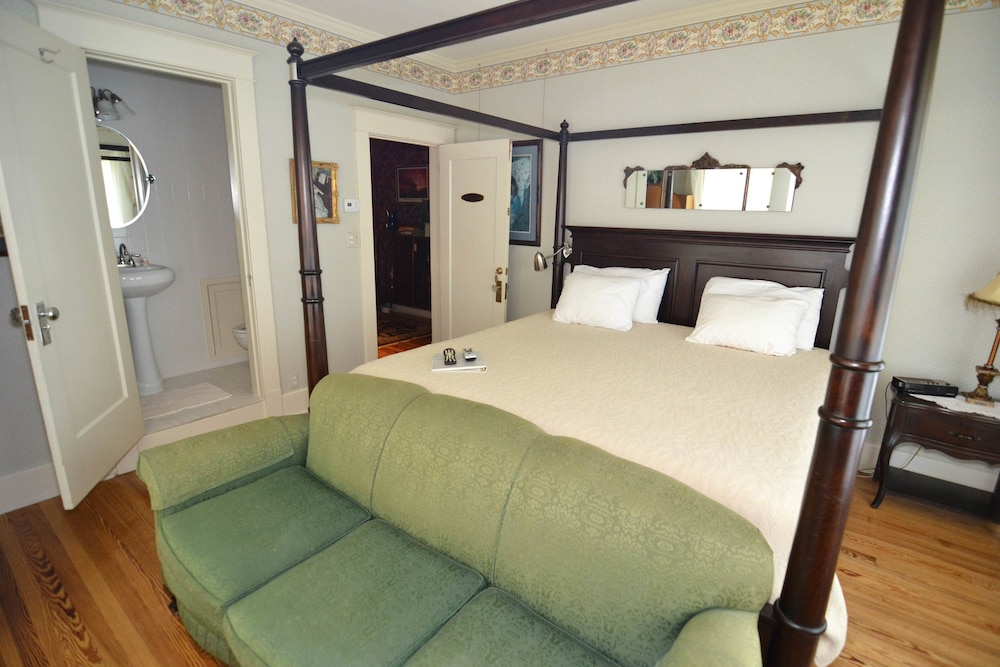 Room, Private Bathroom (The Blue Room)