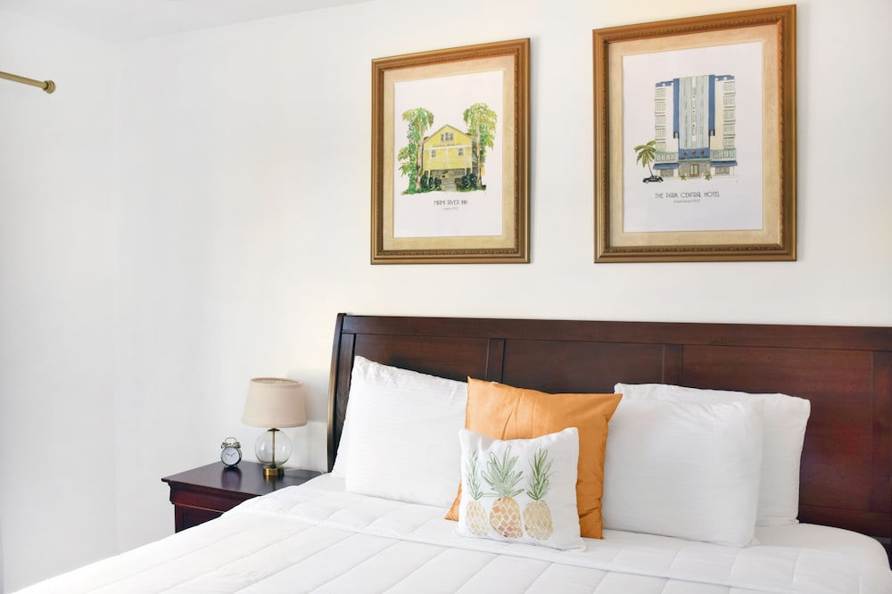 Signature Room, 1 King Bed, Ocean View - Photo 9