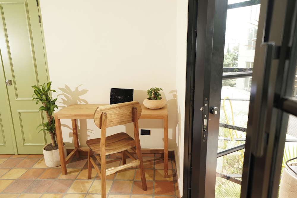 Deluxe Room - Photo 6