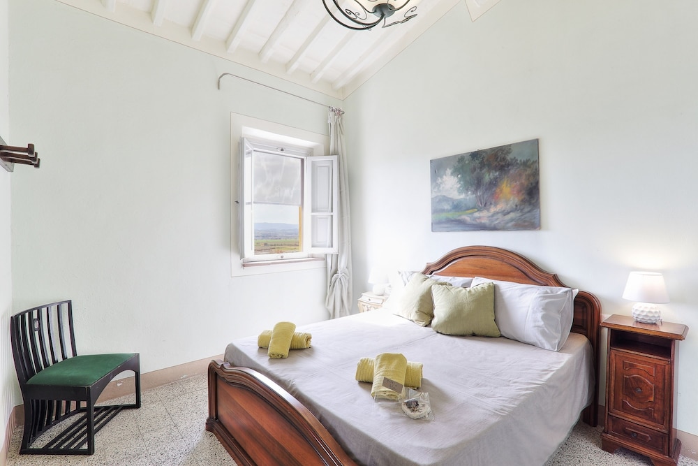 House, 4 Bedrooms, Mountain View, Annex Building photo 2