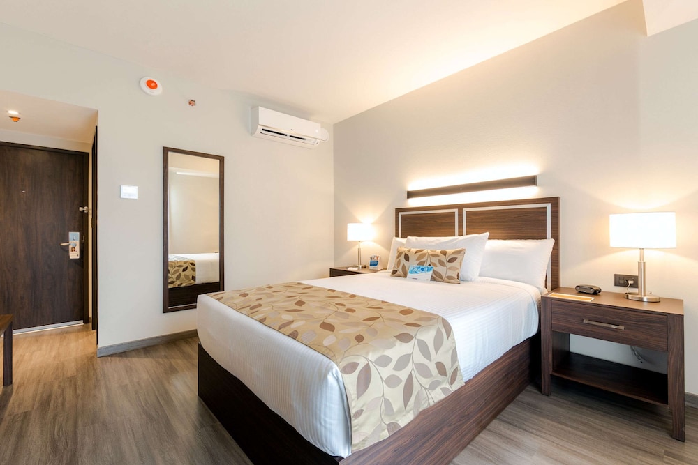 Room, 1 King Bed, Non Smoking - Photo 5