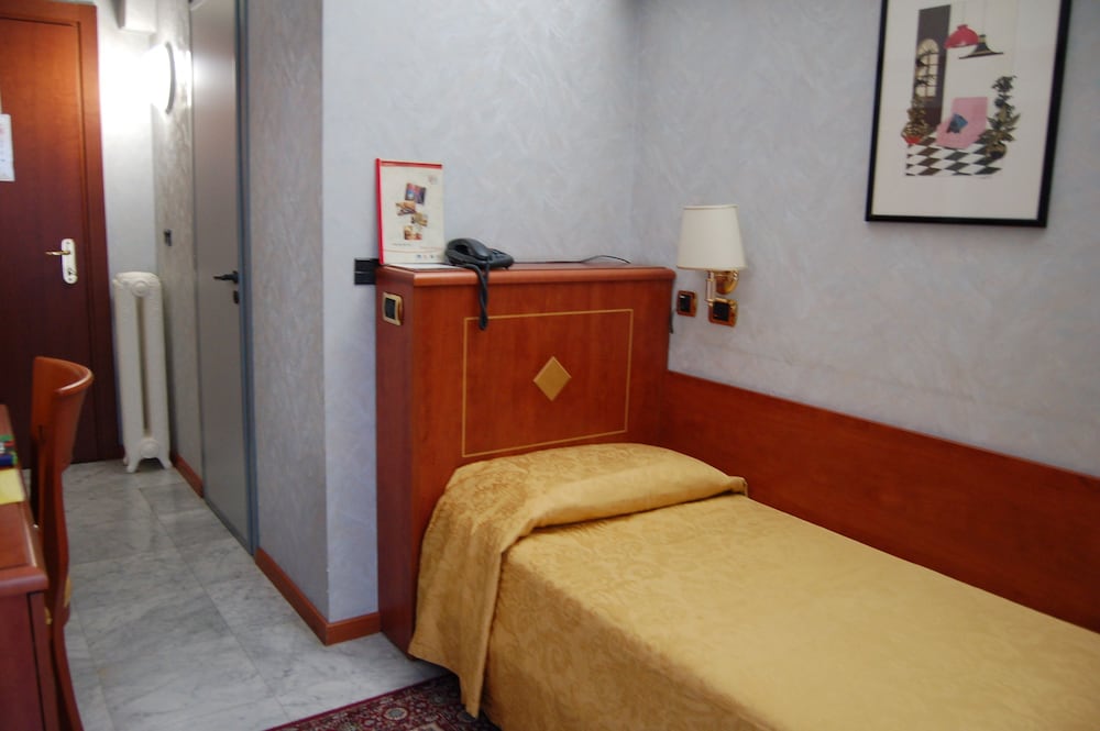 Single Room photo 1