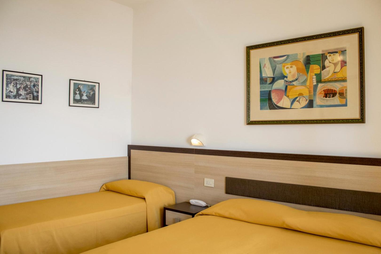 Triple Room with Balcony - Photo 2