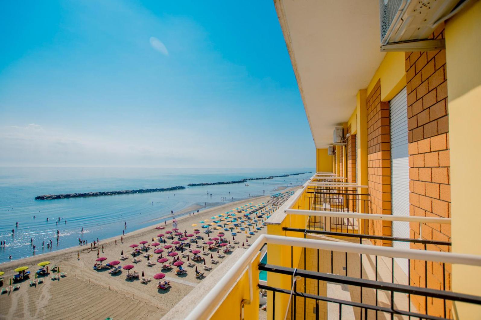 Double or Twin Room with Balcony - Photo 2
