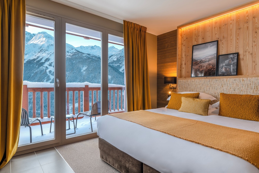 Signature Suite, 3 Bedrooms, Hot Tub, Mountain View photo 2