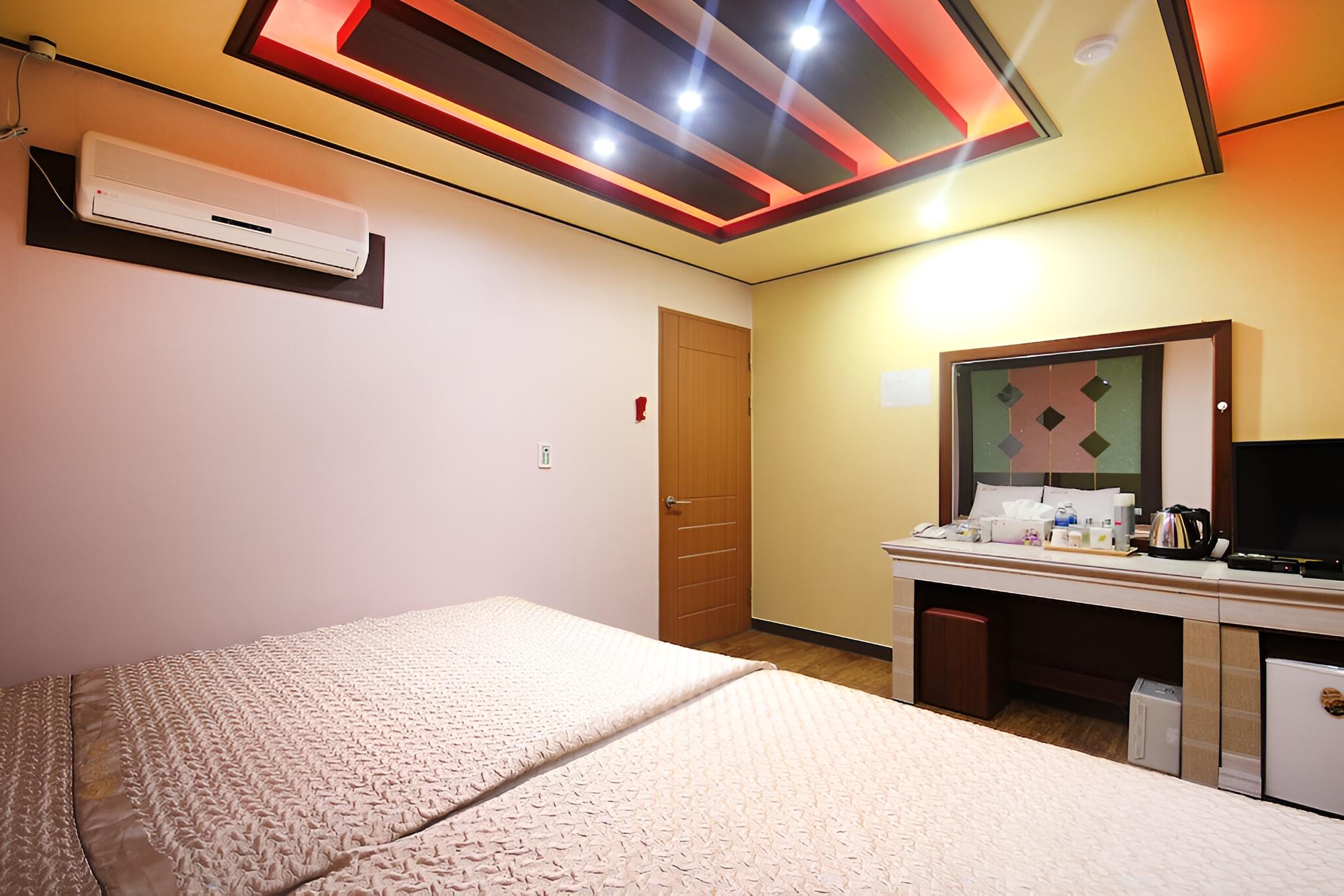 Room (2+2 rooms (double+double))