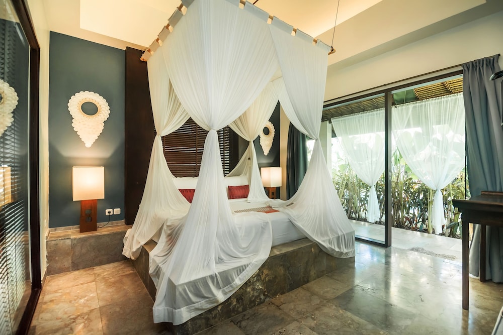 Signature Suite, Terrace, Pool View (Non Smoking)