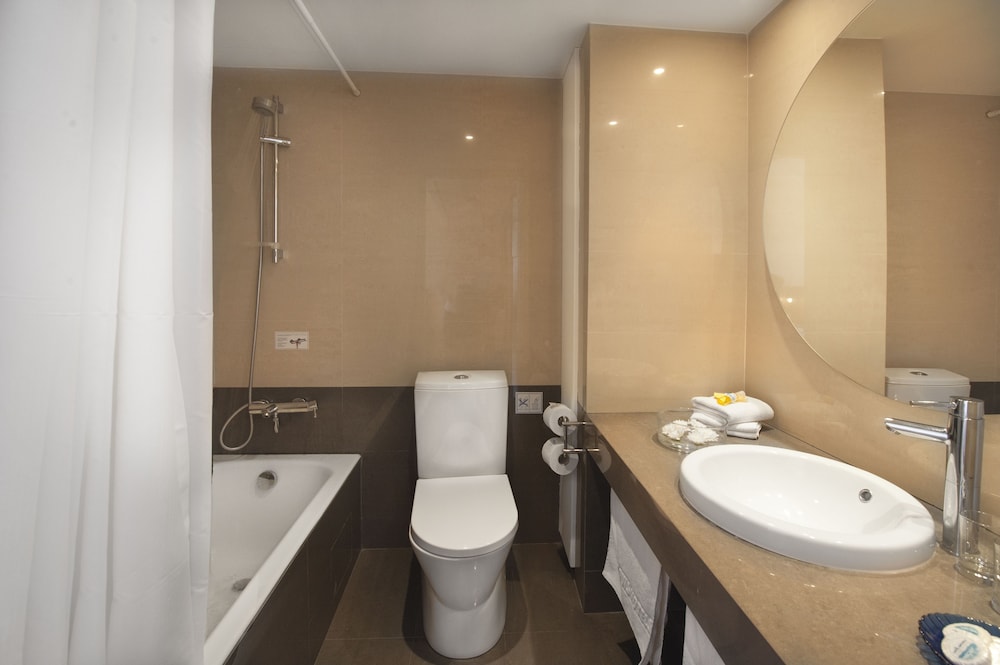 Four-bedded Room - Photo 13