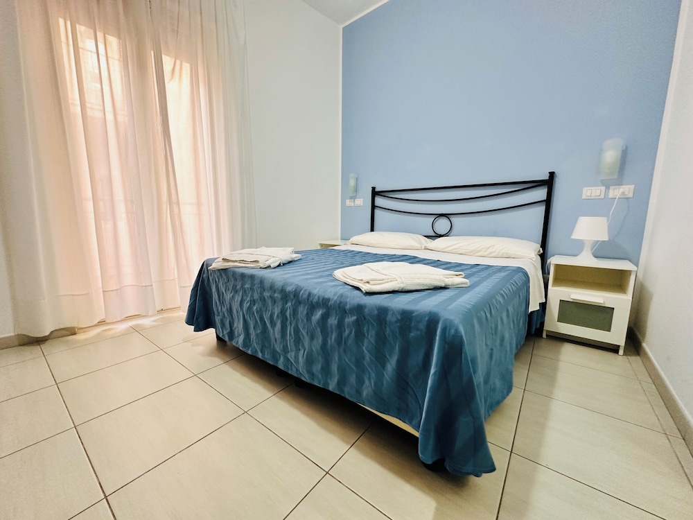 Basic Double or Twin Room, Balcony, Courtyard View