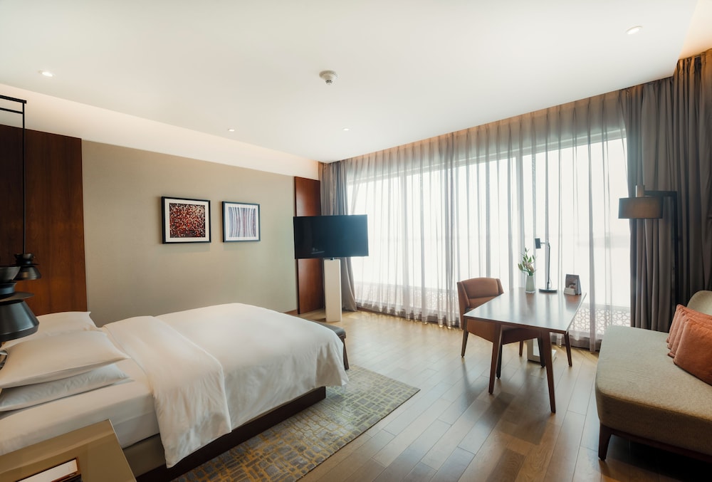 Room, 1 King Bed (Club Access, Backwater View) photo 2