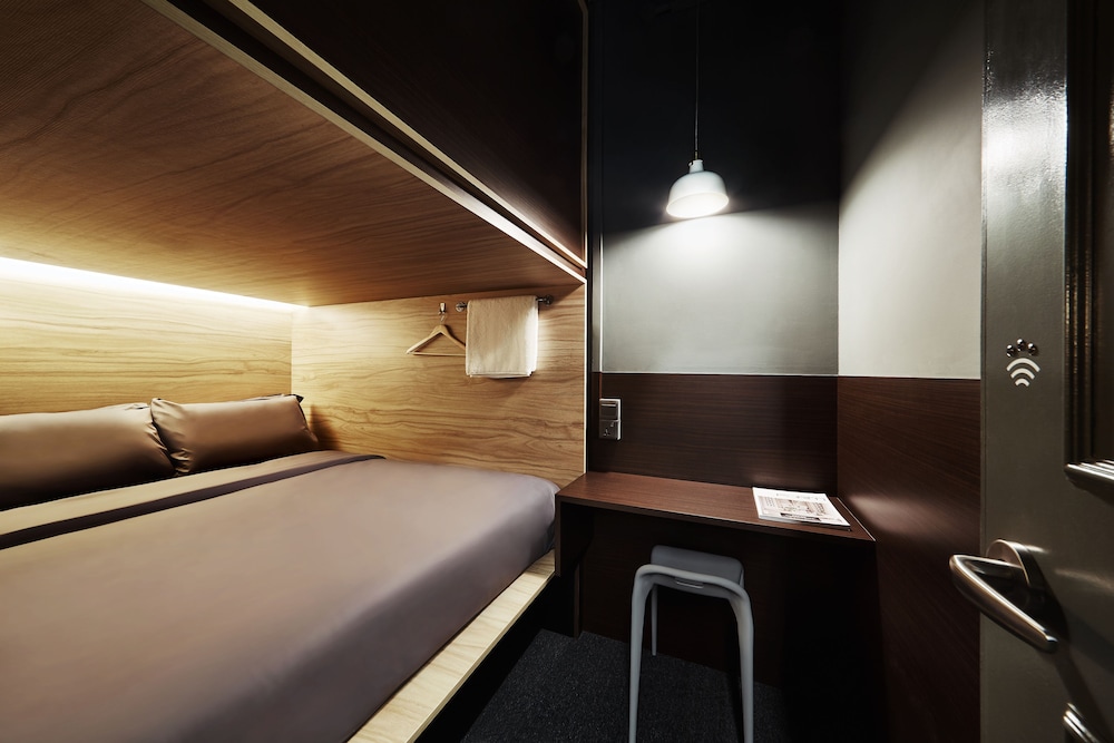 Queen POD Suite photo 3