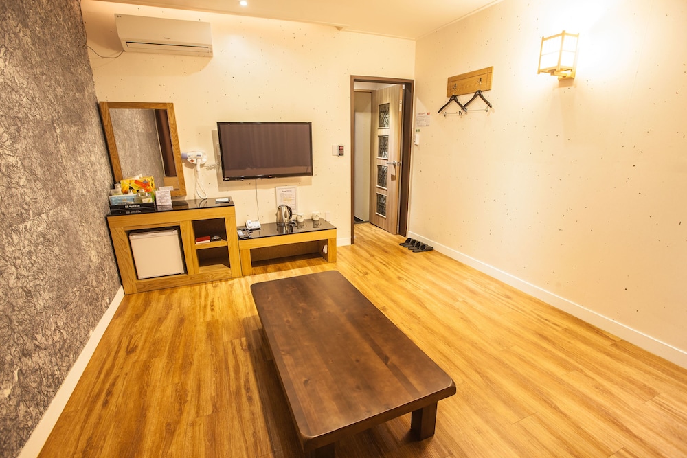 Standard Ondol Room photo 2