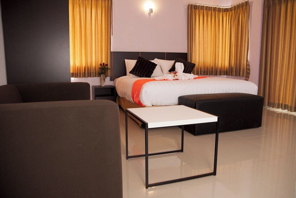 Deluxe Corner Room photo 3