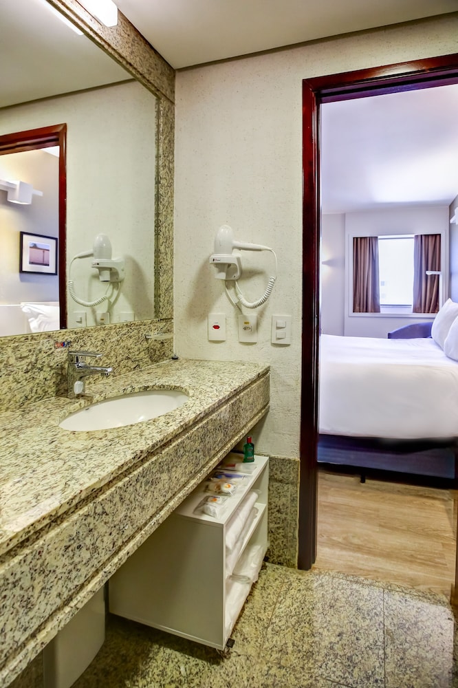 Business Suite, 1 Queen Bed, Non Smoking - Photo 3