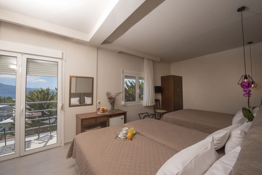 Standard Quadruple Room - Photo 9