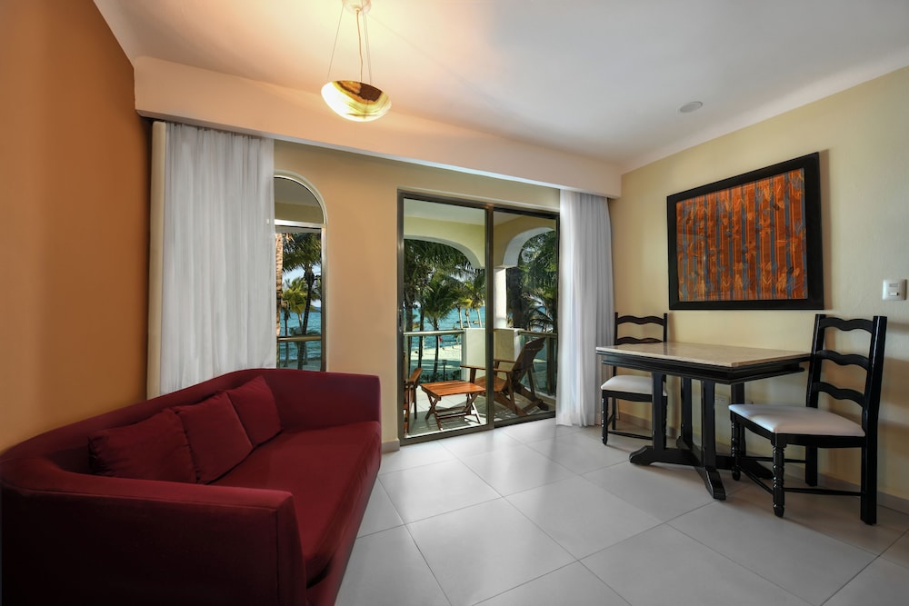 BEACH FRONT JUNIOR SUITE - Photo 4