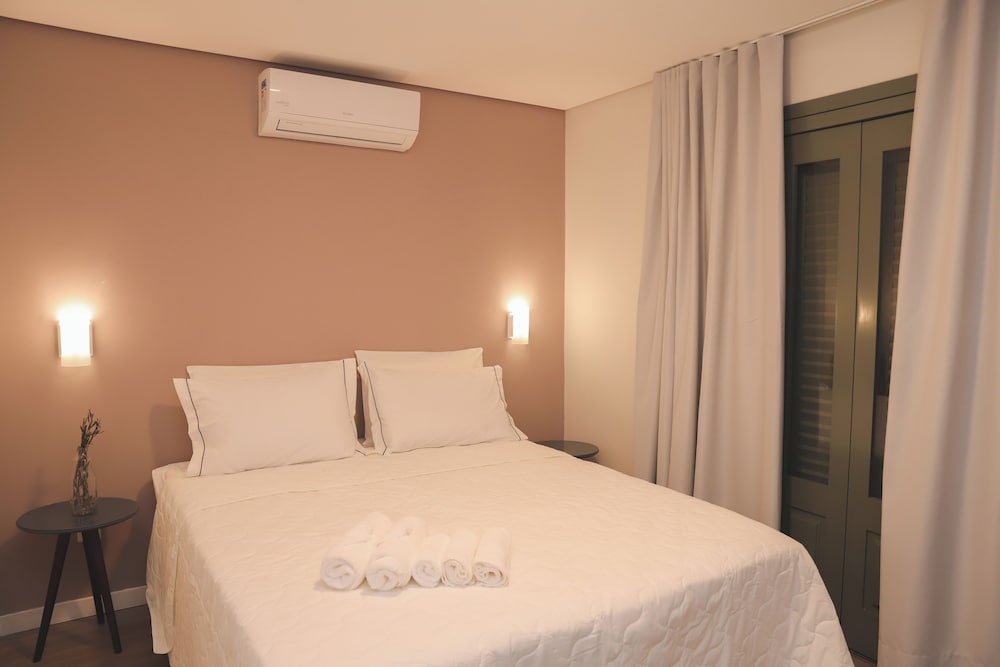 Suite 08 photo 1