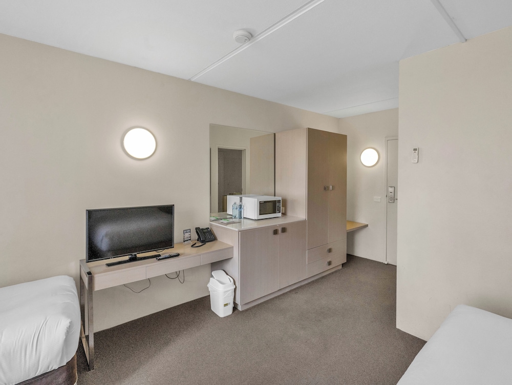 Large Family Room, Multiple Beds - Photo 4