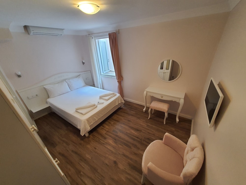 Economy Room, Basement
