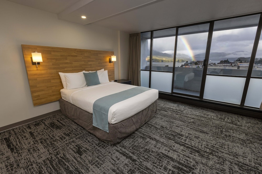Standard Room, 1 Queen Bed, Balcony, Partial Ocean View - Photo 7