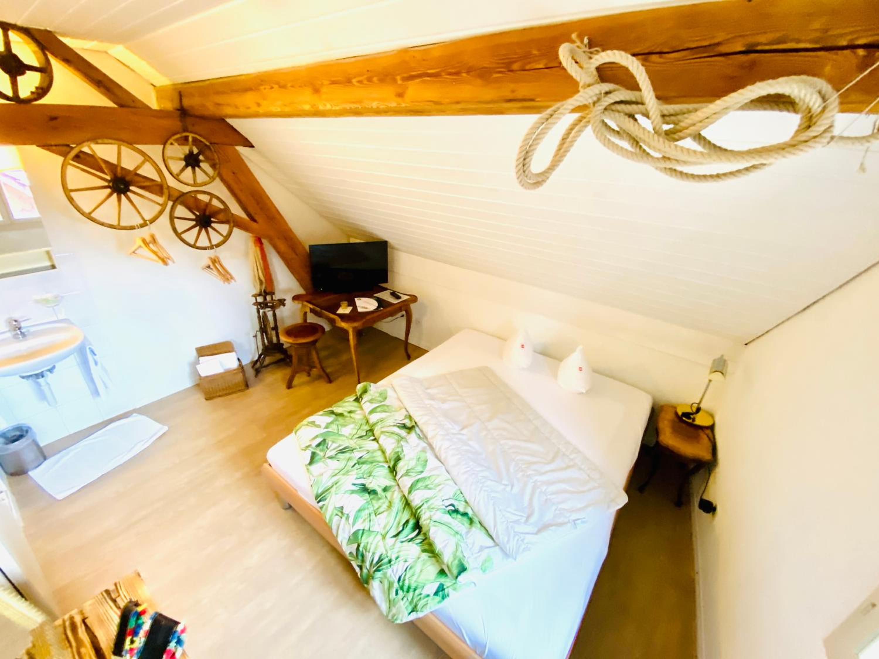 Budget Double Room photo 2