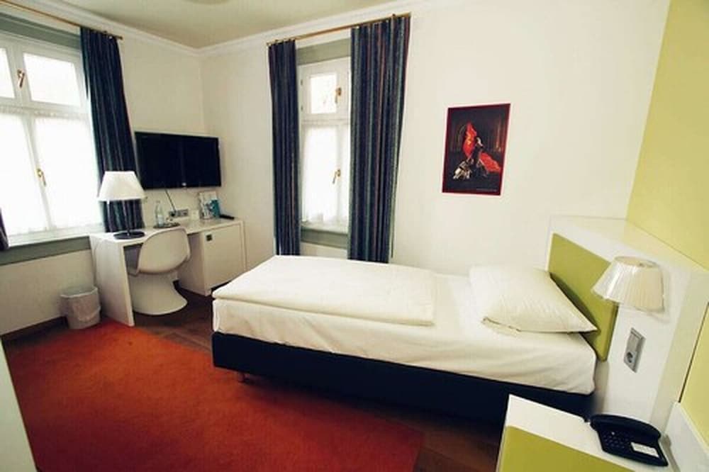 Single Room photo 3