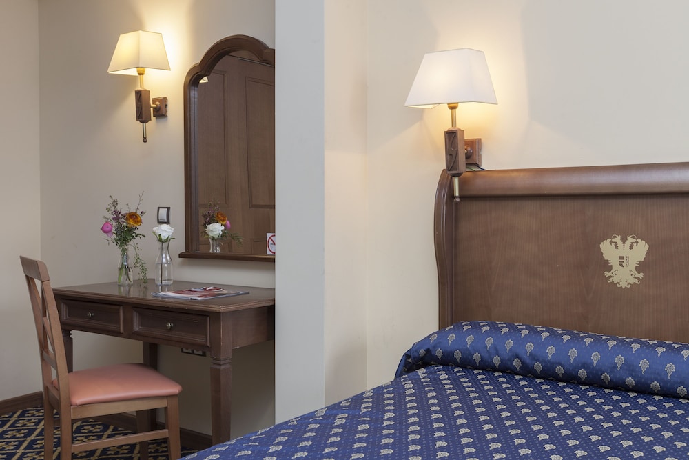 Standard Double Room (3 Adults) - Photo 4