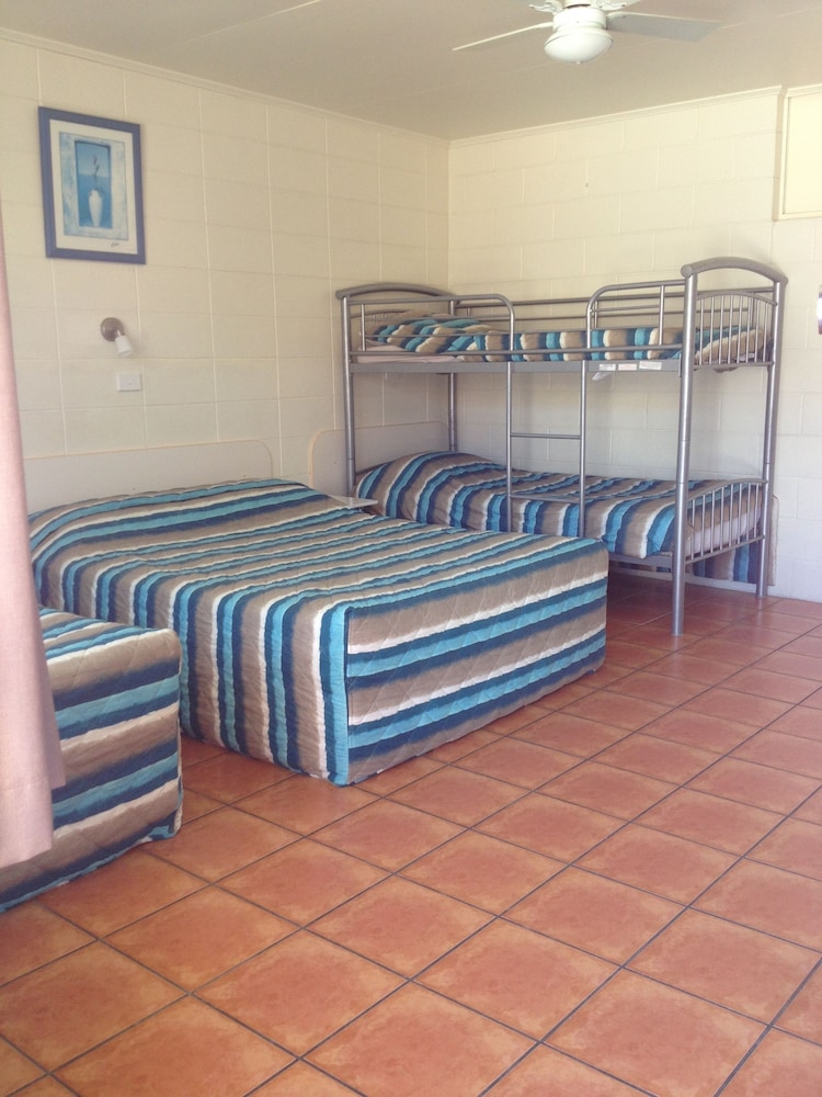 Family Room (1 Double and 2 Single Beds) photo 1
