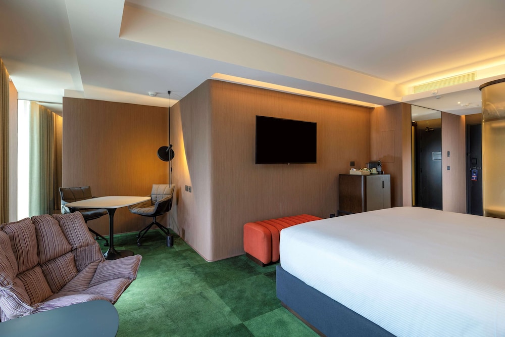 Deluxe Suite, 1 King Bed photo 1