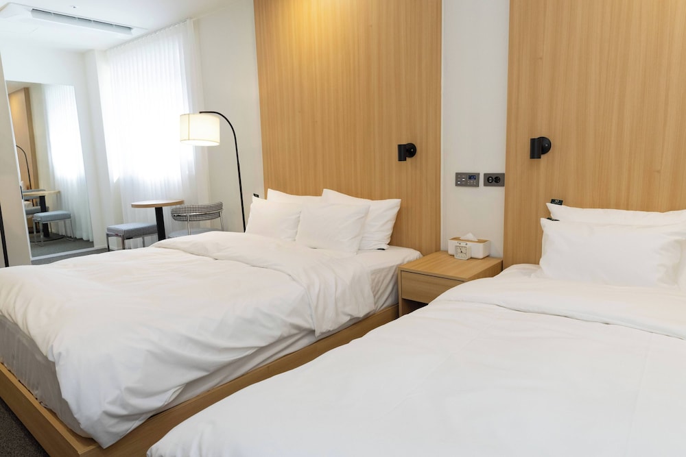Standard Twin Room, City View