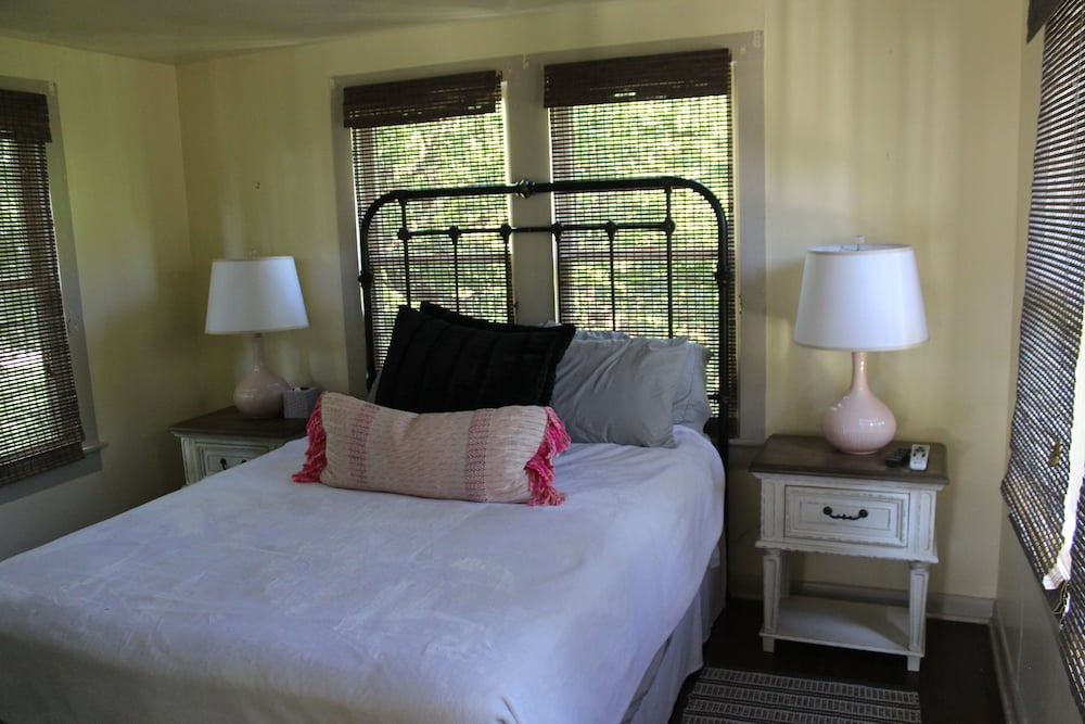 Comfort Cabin, 1 Queen Bed, River View photo 3