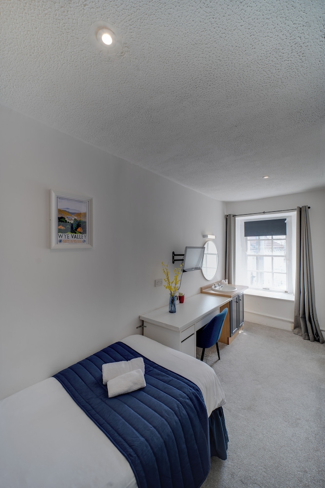 Quadruple Room, Multiple Beds, Ensuite photo 2