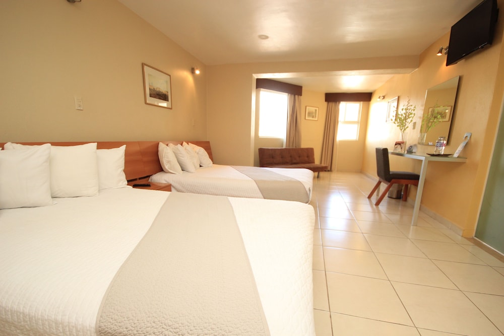 Room, 2 Double Beds, City View photo 3