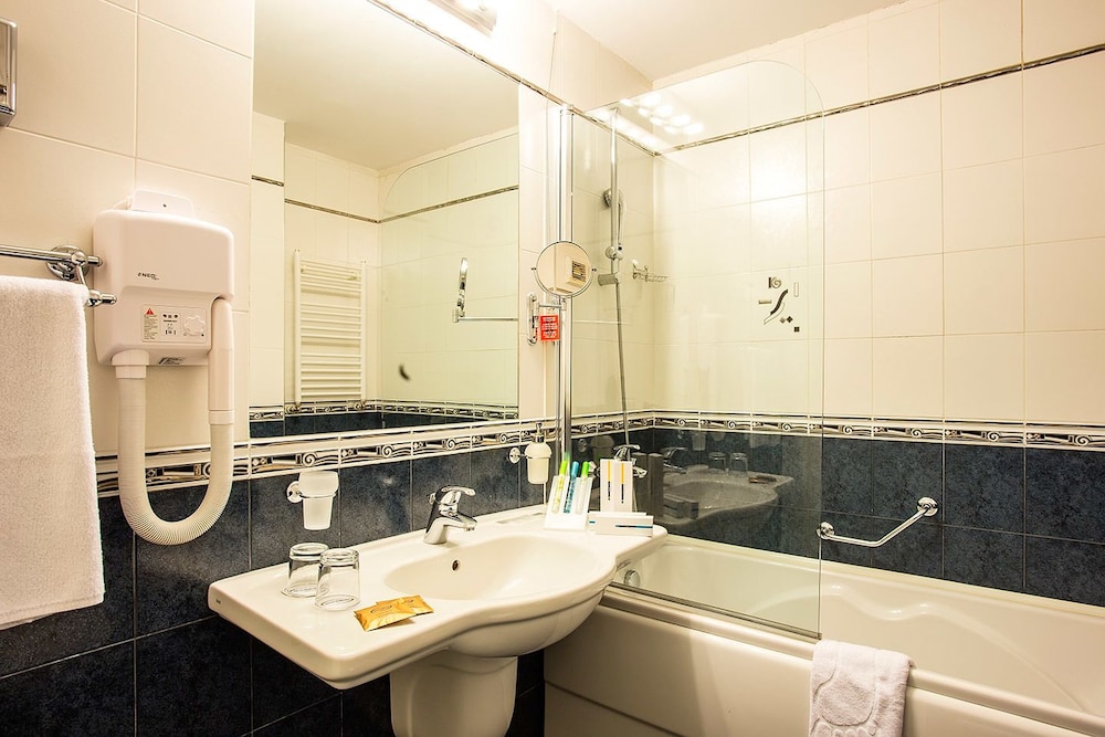 Deluxe Room (with Free underground parking) photo 3