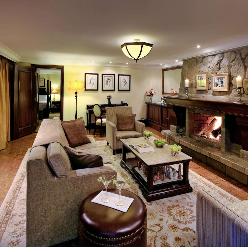 William Holden Two-Bedroom Suites- 1 king bed and 1 twin bed - Photo 5