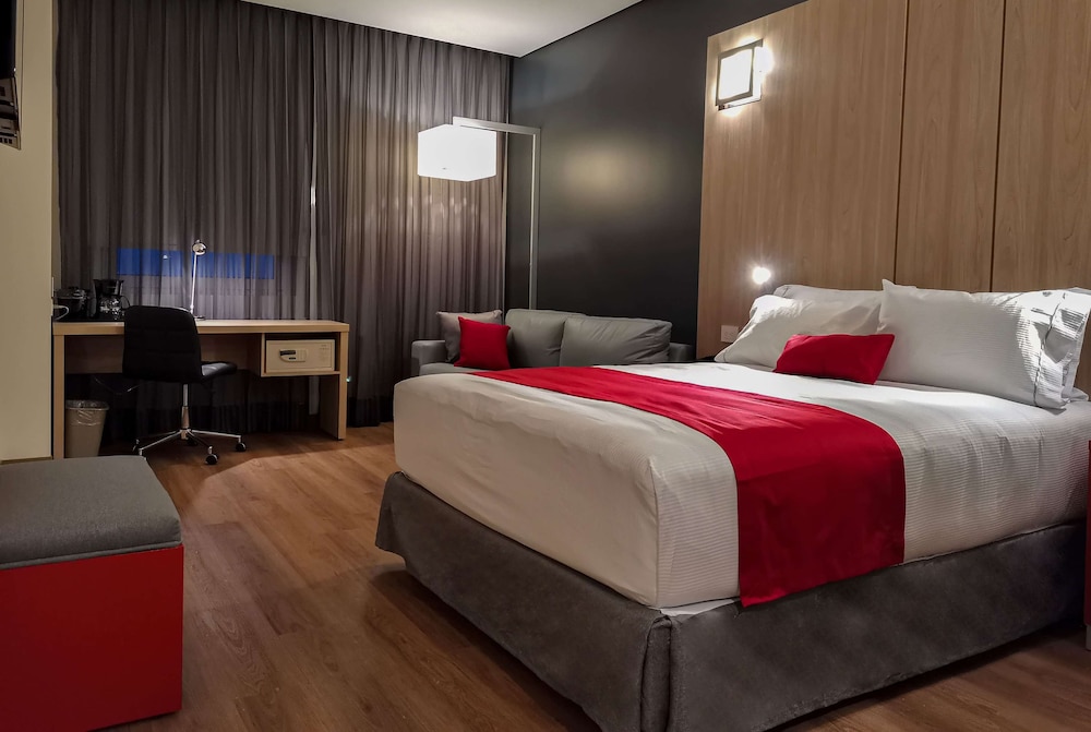 Standard Room, 1 Queen Bed, Non Smoking - Photo 1