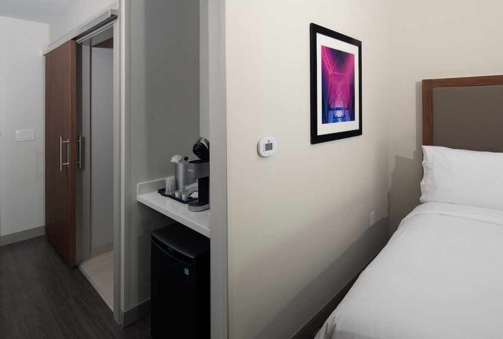 Suite, 1 King Bed, Accessible (Hearing, Roll-In Shower) - Photo 2