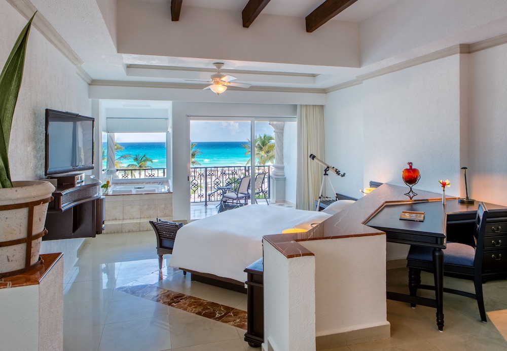 Ocean View Swim Up Suite King