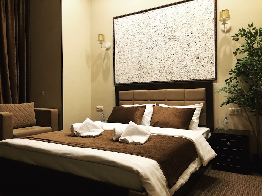 Business Room, Garden View