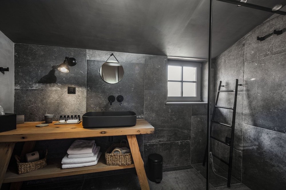 Luxury River unit 5 photo 2