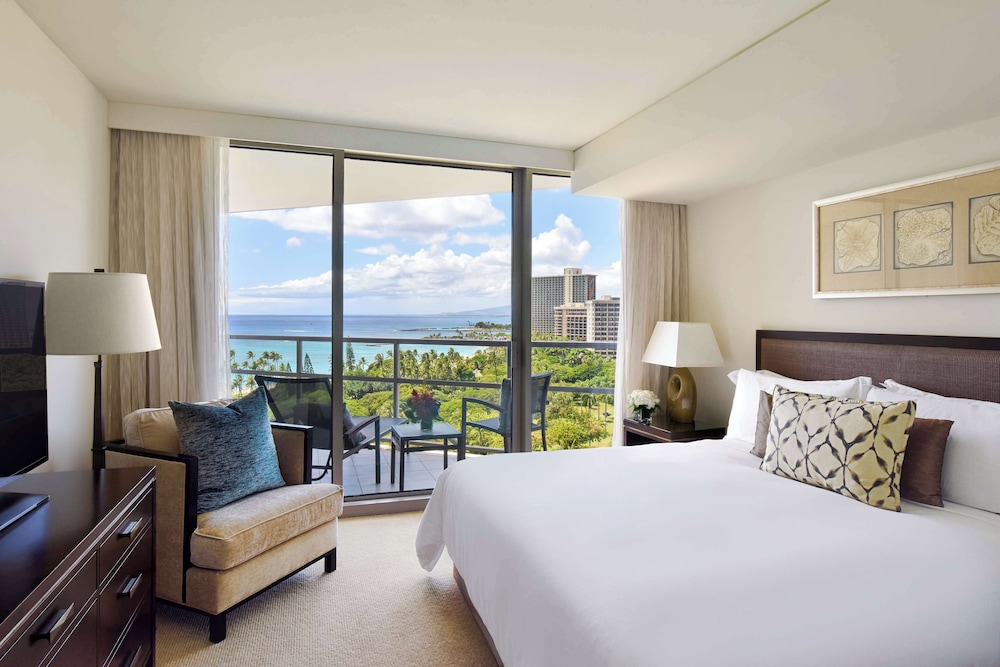 Premium Suite, 1 Bedroom with Den, Partial Ocean View (High Floor) thumbnail 6