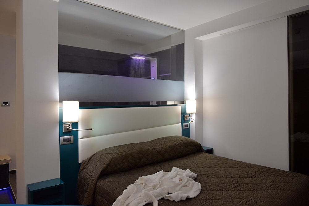 Suite, Terrace, Sea View - Photo 9